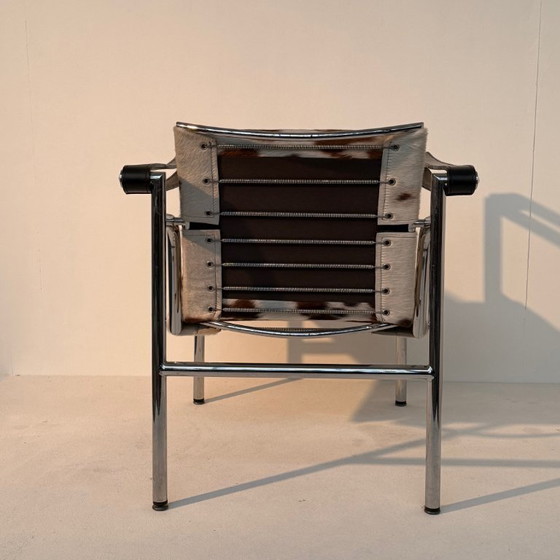 Image 1 of Fauteuil LC1 en cuir de poney