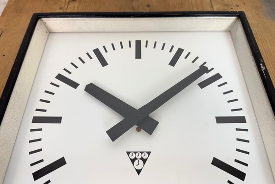 Image 1 of Zwarte industriële vierkante wandklok van Pragotron, jaren 70