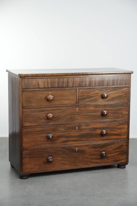 Image 1 of Gran cómoda/cómoda antigua inglesa de principios del siglo XIX con 5 cajones y hermosos detalles.