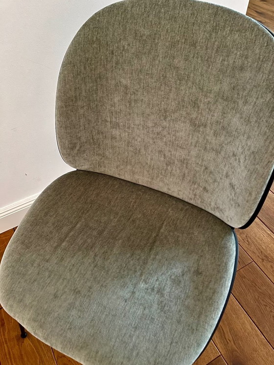 Image 1 of GUBI - "Sedia da pranzo Beetle", in plastica con rivestimento anteriore