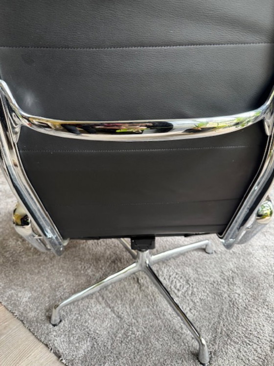 Image 1 of 2 sedie e poggiapiedi in alluminio Charles & Ray Eames EA