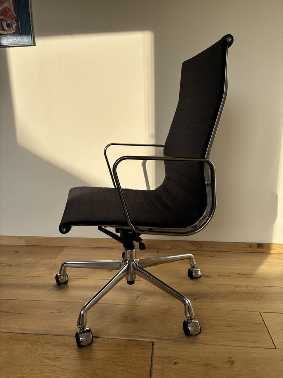 Image 1 of Silla Eames Aluminium Group EA119