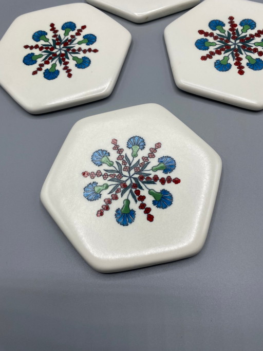 Maison Manoï – Ensemble de 4 sous-verres de jardin en porcelaine – Bát Tràng – decoratieve objecten (photo 2 of 4)