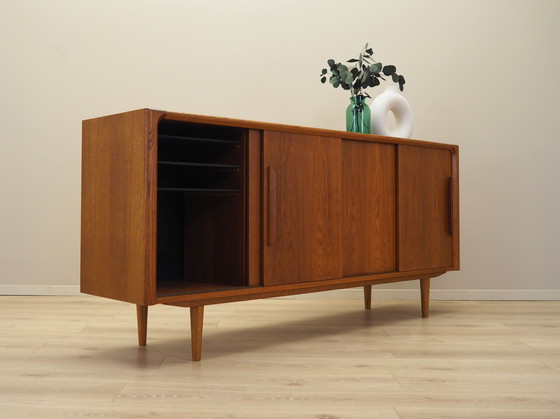 Image 1 of Buffet en chêne, design danois, années 1960, production : Danemark