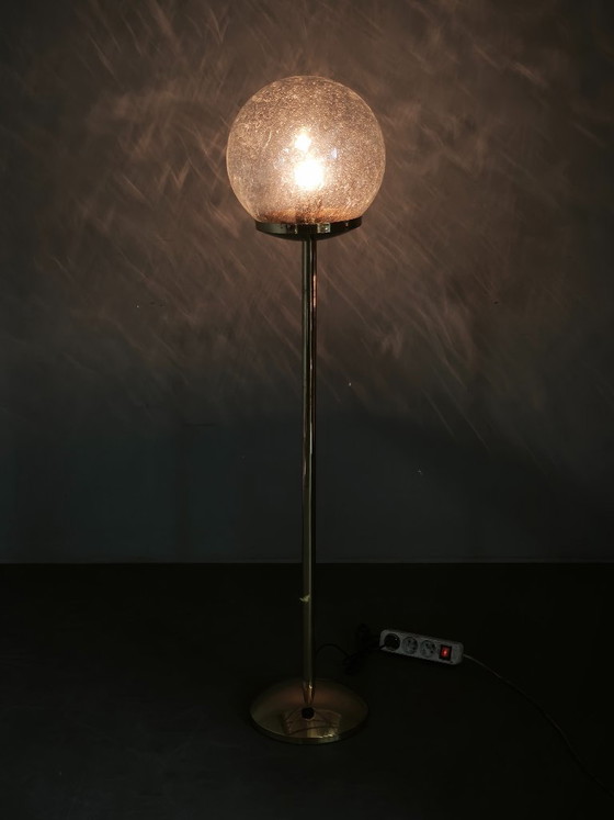 Lampada da terra Kamenicky Senov in vetro a bolle e ottone anni '70 – Lampade da terra, Brass (photo 2 of 10)