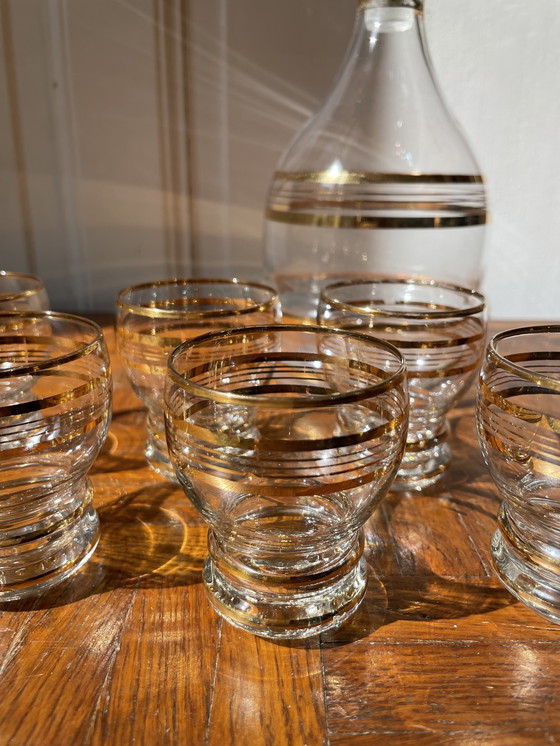 Image 1 of Servizio di bicchieri da liquore e decanter con bordo dorato