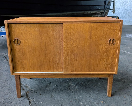 Image 1 of Vintage Deense teak kast met schuifdeuren