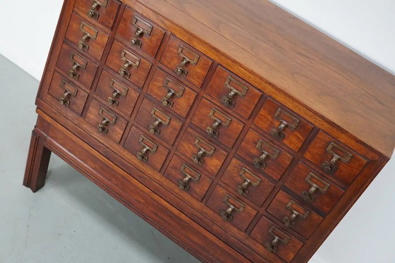 Image 1 of Antiguo armario de farmacia/archivador holandés de madera noble, década de 1920