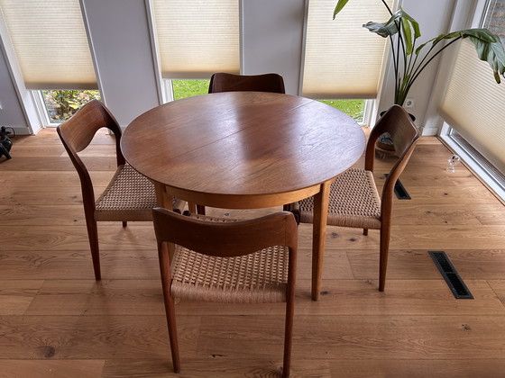 Image 1 of Scandinavische eetstoelen en eettafel van het merk  Niels O Mōller