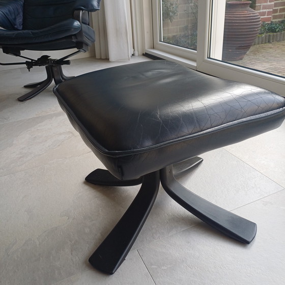 Image 1 of 1 fauteuil avec repose-pieds.