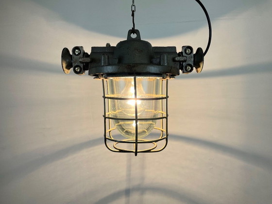 Image 1 of Suspension industrielle en fonte, années 1960