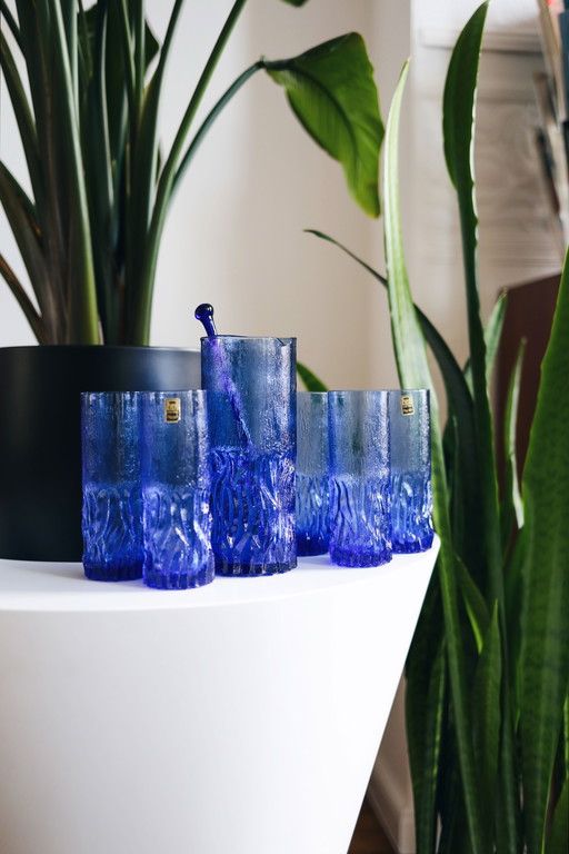 Mid Century Gläser und Karaffe Blau Kristallglas Struktur 60er Jahre