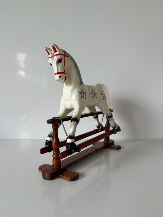 Klassisches Schaukelpferd A.D. 1880 – Authentic Models Holland, Dekorative Objekte, Holz (photo 4 of 14)
