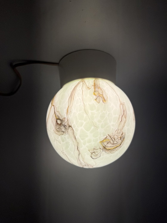 Image 1 of Lampada da soffitto vintage verde opalino con effetto marmo: un'attrazione retrò suggestiva