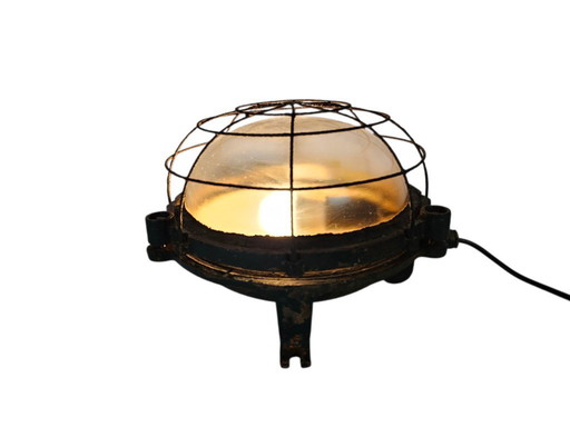 Lámpara jaula industrial de hierro fundido - lámpara de pared - lámpara de exterior - GAL - Francia - años 50