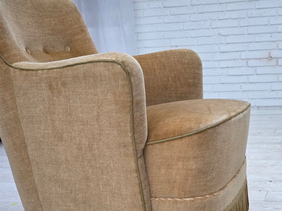 Image 1 of Poltrona danese, anni '70, in velluto verde chiaro.