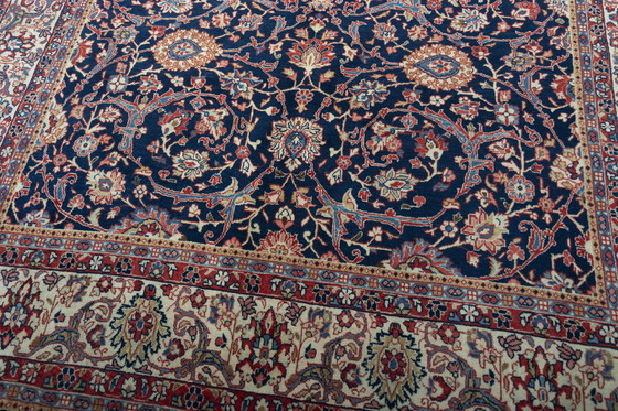Image 1 of Handgeknüpfter Sarough Orientteppich – 310 x 215 cm – Traditionelles Floraldesign auf Dunkelblau