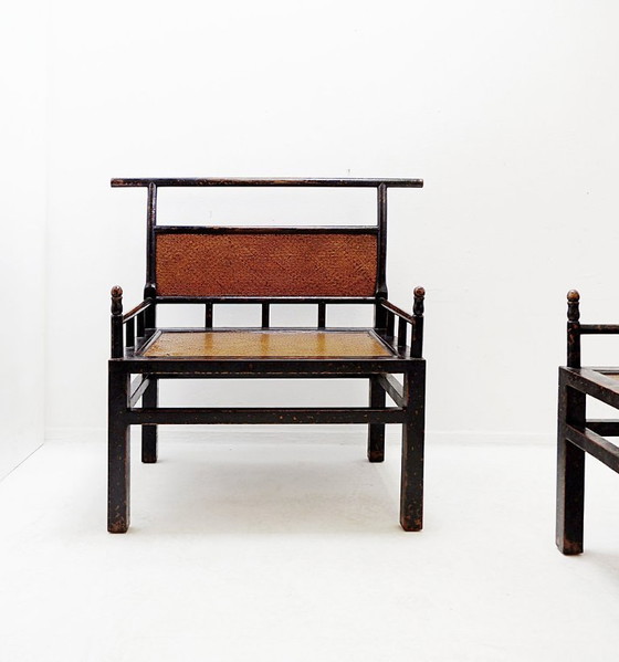 Image 1 of Paire de chaises de méditation en bois laqué et rotin - Japon, début du XXe siècle
