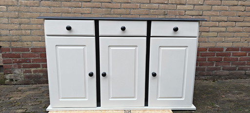 Elegant sideboard with anthracite top