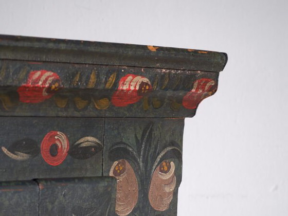 Antiker bemalter Kleiderschrank aus Kiefernholz – Österreichisch-Ungarische Monarchie, Jahr 1835 (photo 22 of 40)