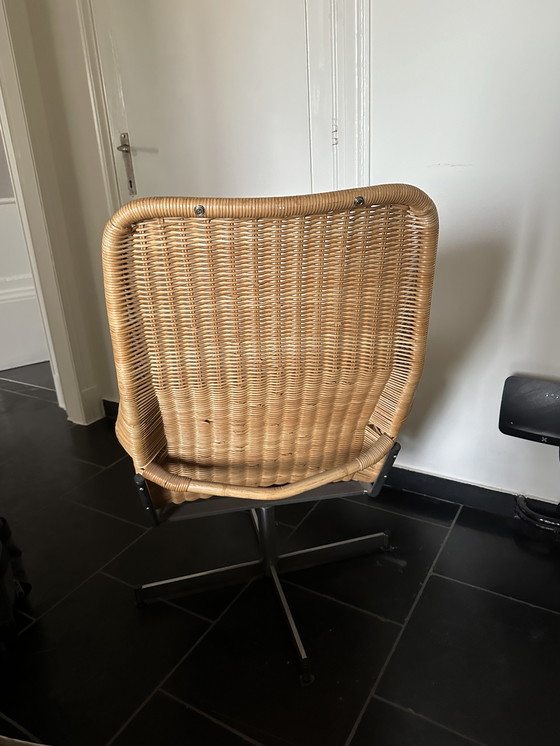 Image 1 of Sedia girevole Dirk Van Sliedregt in rattan