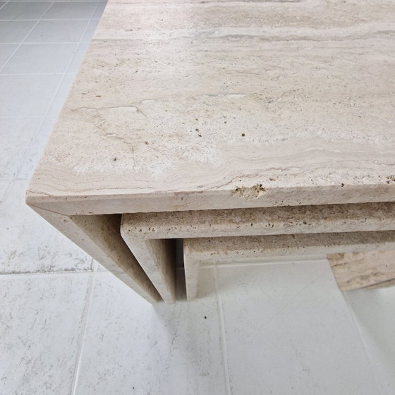 Image 1 of Italienische Beistelltische aus Travertin mit Rillenmuster aus den 1980er Jahren – 3er-Set