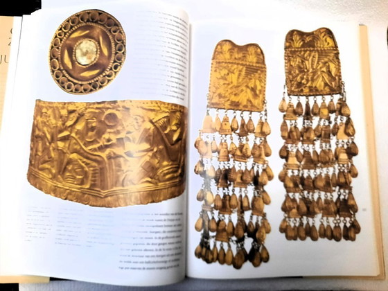 Image 1 of (W046) Or, argent et bijoux : les plus beaux bijoux à travers les âges