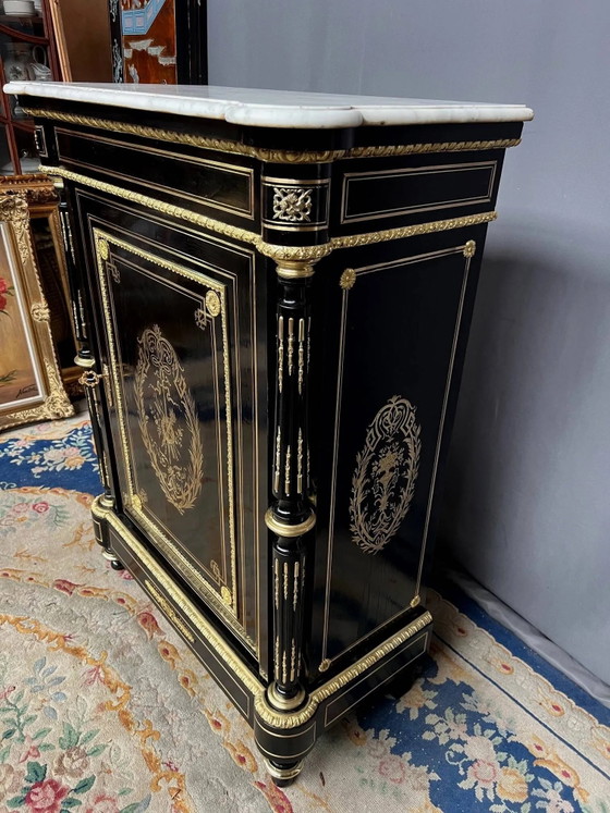 Cómoda de estilo Napoleón III, decorada con marquetería de latón y apliques de bronce dorado. – Bronze (photo 4 of 12)