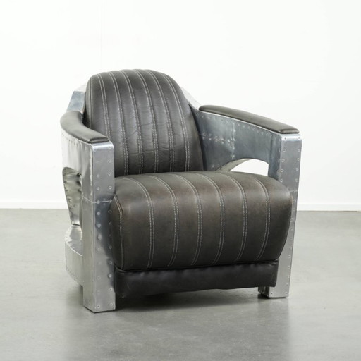 Bijzonder mooie en comfortabele rundleren aviator design armchair/ fauteuil afgewerkt met aluminium