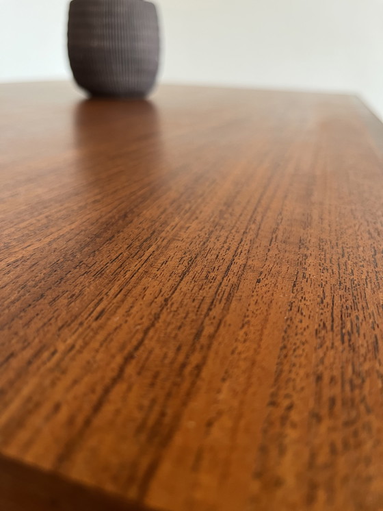 Image 1 of Table de salle à manger vintage en teck restaurée