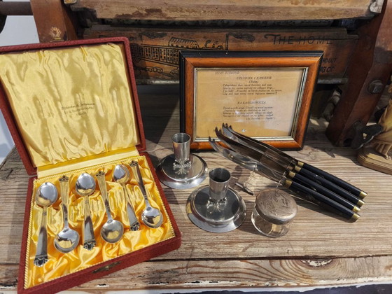 Image 1 of Posate antiche, candeliere e contenitore in argento del 1919.