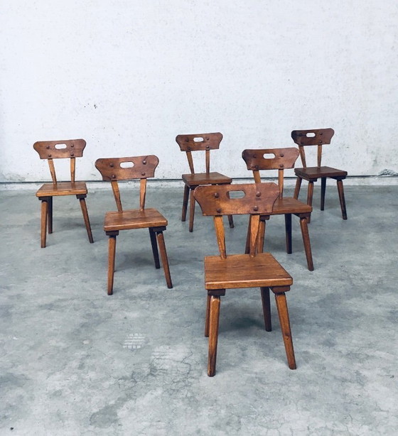 Image 1 of Handgefertigtes Esszimmerstuhl-Set aus rustikaler Eiche im Stil der Volkskunst, Frankreich, 1940er Jahre