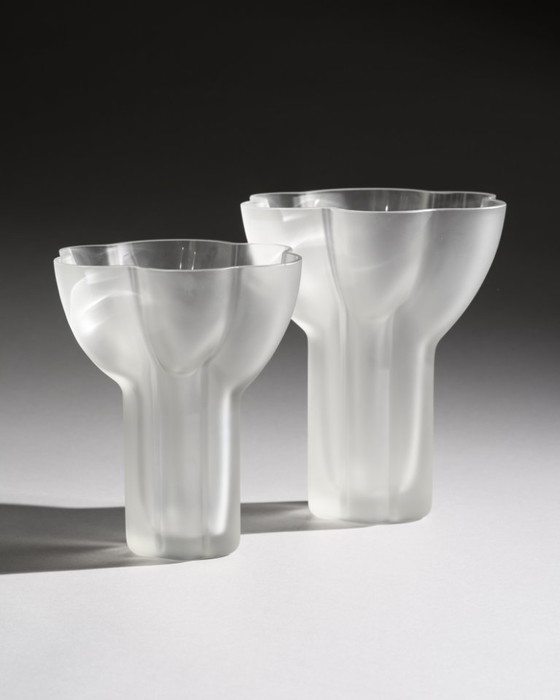 Image 1 of Dúo de jarrones de vidrio satinado Rosenthal de Tapio Wirkkala: formas esculturales de vidrio esmerilado.