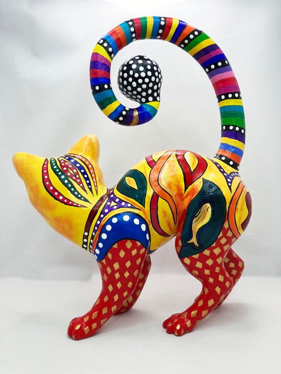 Image 1 of Una bellissima statuina magica a forma di gatto. Realizzata a mano dall'artista.