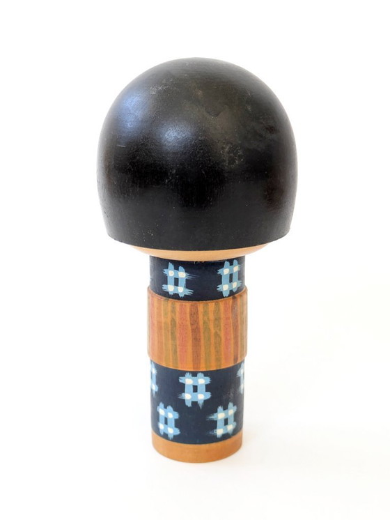 Image 1 of Poupée japonaise Kokeshi du milieu du siècle Figurine d'art populaire des années 1960