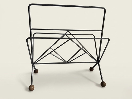 Image 1 of Mooi vintage metalen tijdschriftenrek op bolle houten pootjes 