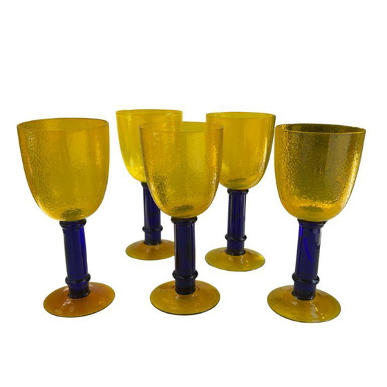 Image 1 of Ensemble de 5 verres Vintage jaune et bleu cobalt - style Memphis - ca. 1980 - Probablement Kosta Boda