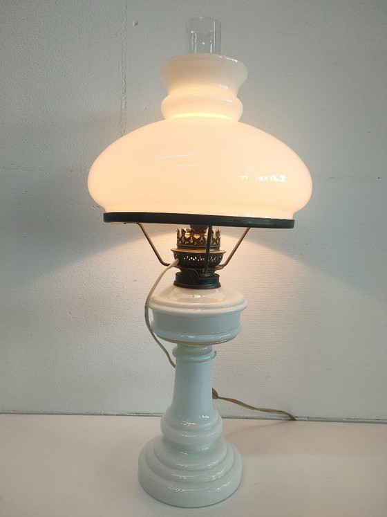 Lampe à huile antique vintage en verre opale (convertie) grande, Métal, Blanc, Klassiek (photo 13 sur 13)