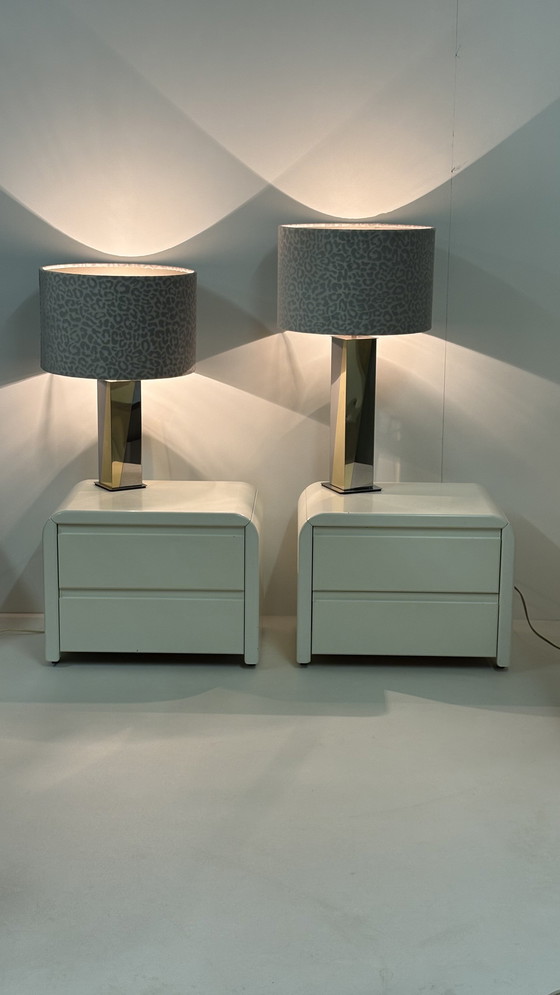 Image 1 of 2 comodini vintage in legno massiccio Space Age bianco con cassetti su rotelle