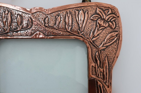 Image 1 of Marco de fotos de cobre y madera repujado estilo Art Nouveau, Francia, ca. 1910