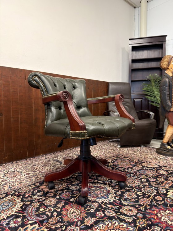 Silla de oficina Chesterfield inglesa verde – Sillas de oficina, Leather, Wood (photo 8 of 8)