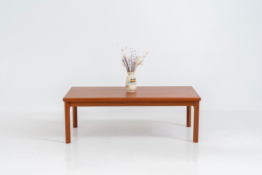 Table basse danoise par Henning Kjaernulf