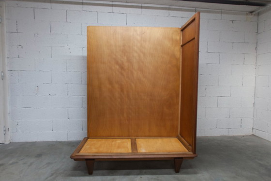 Image 1 of Jaren 30 kledingkast met schuifdeuren en een nieuw bovenblad