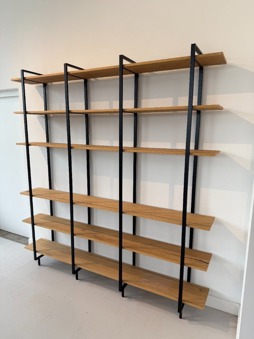 Parete attrezzata su misura modello showroom