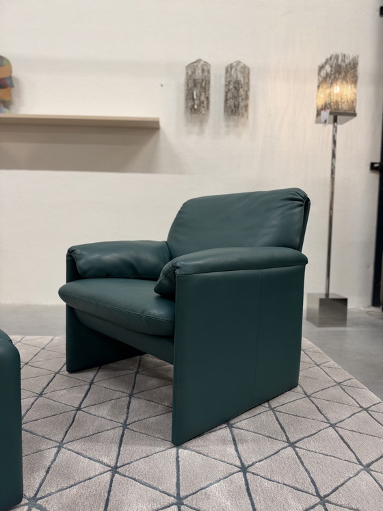 Leolux Bora Beta with ottoman, green color, Armchairs, Leather (photo 3 of 8)