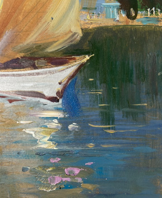 Image 1 of Origineel olieverfschilderij: Avondkustlandschap. De stad is stil, de boot vaart.