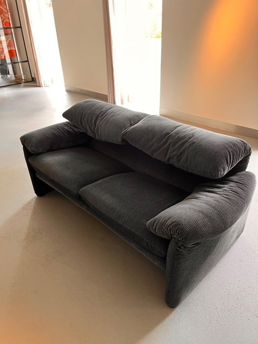Cassina Maralunga 2-zitsbank van Vico Magistretti