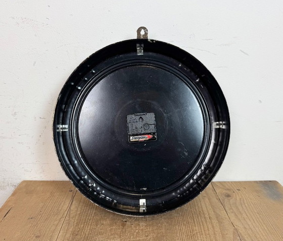 Image 1 of Horloge murale industrielle allemande noire, années 1950