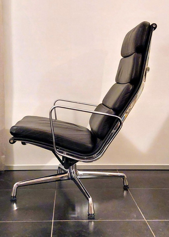 Vitra EA222 Soft Pad Lounge Chair, Swivel chairs, Leather, Chrome, Black, Mid Century Modern (photo 3 of 10)