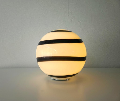 Lampe de table ronde en verre de Wofi Leuchten, modèle Zebra en verre noir et blanc, lampe en verre tourbillonnant